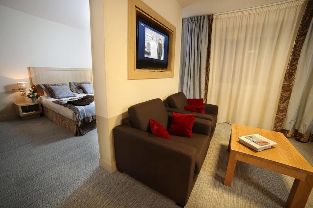 Trinite Hotel Ла-Трините-сюр-Мер Экстерьер фото